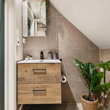 Heimby Homes - Large Floor Apartment Bergen