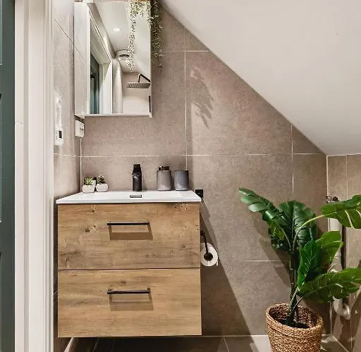 Heimby Homes - Large Floor Daire Bergen